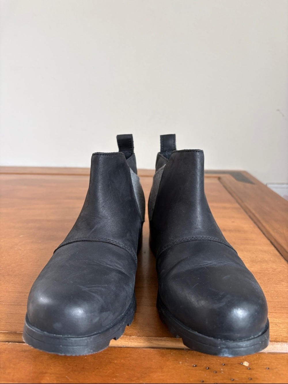 Sorel Emelie Black Chelsea Leather Boots with Gray Elastic Panel Size 7.5 - Picture 2 of 13